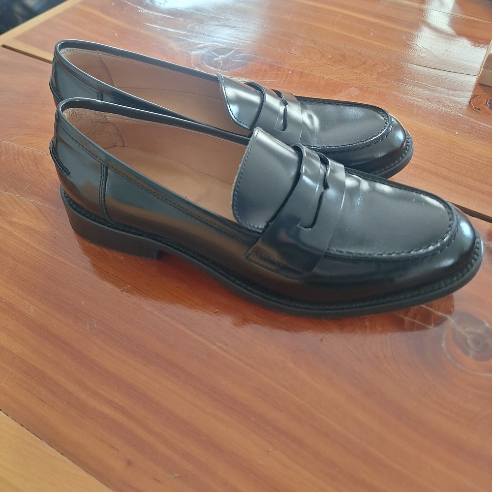 Elegant Black Leather Loafers